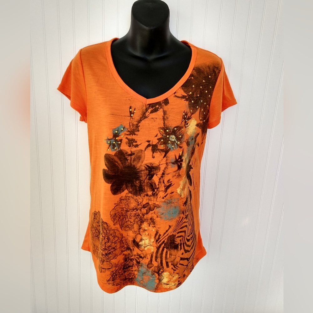 Madison and Berkeley Vneck Tshirt. Size Medium. EUC